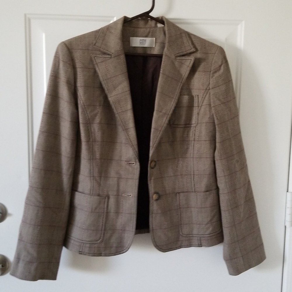 Suit - Picture 2 of 5